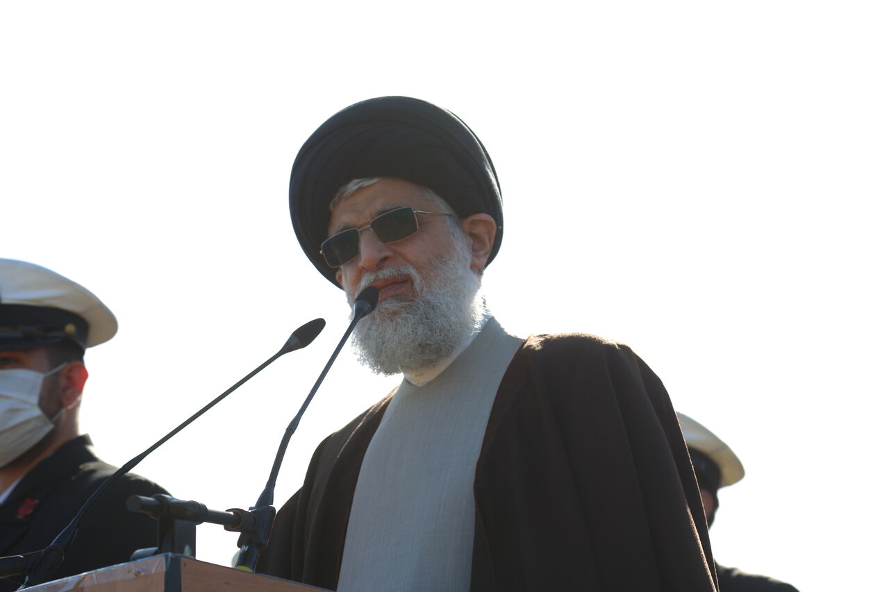 باید اقتصادی مقاوم در برابر تنگناهای خارجی پی ریزی شود 	