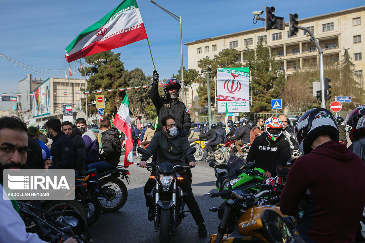 حضور مدیران و کارکنان سازمان تأمین اجتماعی در راهپیمایی ۲۲ بهمن 