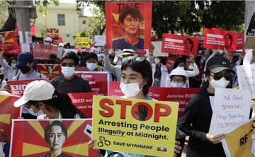 تحرکات نظامی در میانمار همزمان با ادامه اعتراض‌ها به کودتا