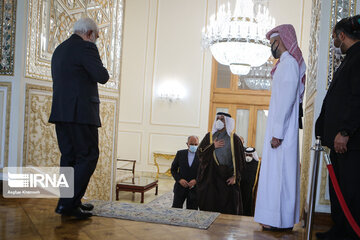 Zarif meets with Qatari counterpart