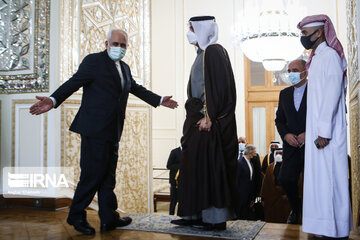 Zarif meets with Qatari counterpart