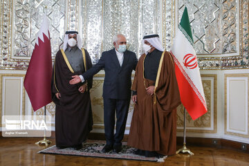 Zarif meets with Qatari counterpart