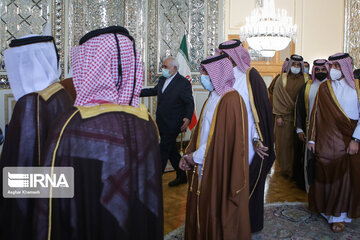 Zarif meets with Qatari counterpart