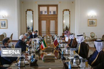 Zarif meets with Qatari counterpart