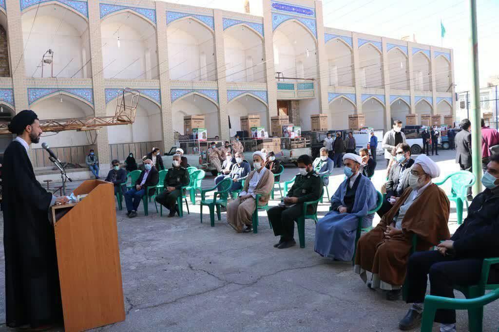 ۲۲ سبد جهیزیه کامل به زوجهای نیازمند اردکان واگذار شد 