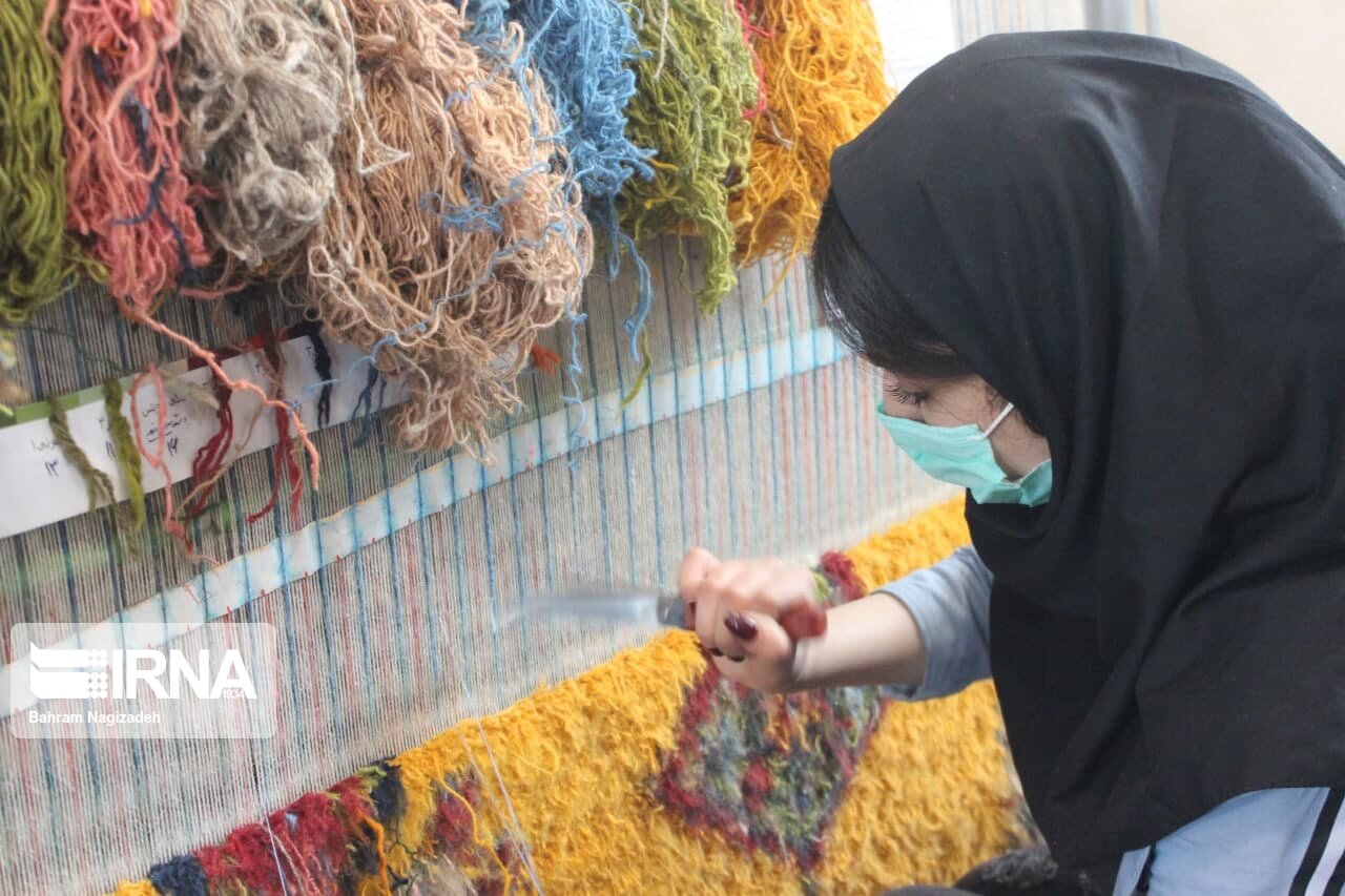قالی‌بافان خوزستان برای پوشش بیمه حمایتی نام‌نویسی کنند