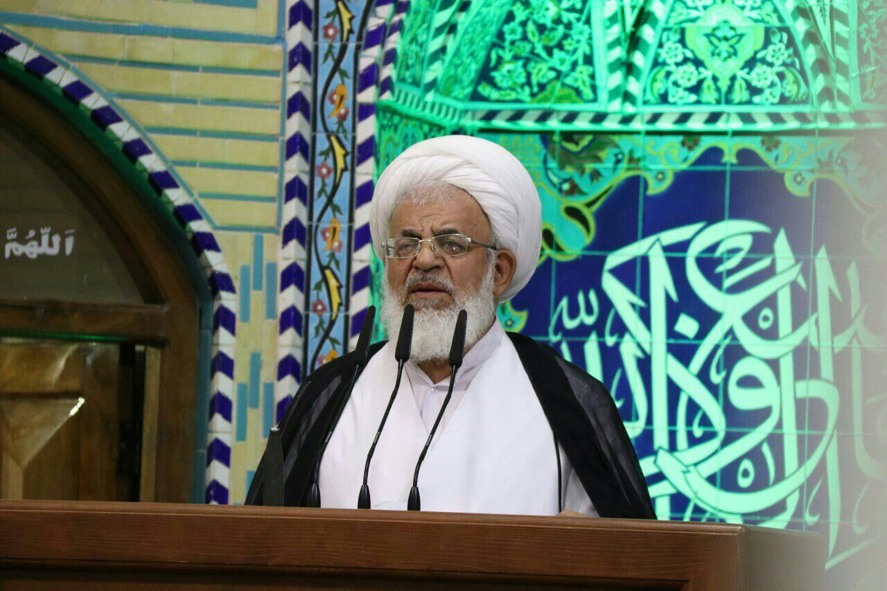 امام‌جمعه یزد: نسل جوان در جریان ثمرات نظام قرار گیرد