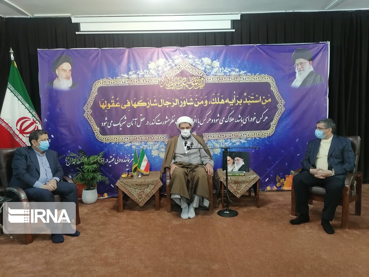 امام جمعه همدان: بانک مرکزی همچنان برای ثبات بازار تلاش کند