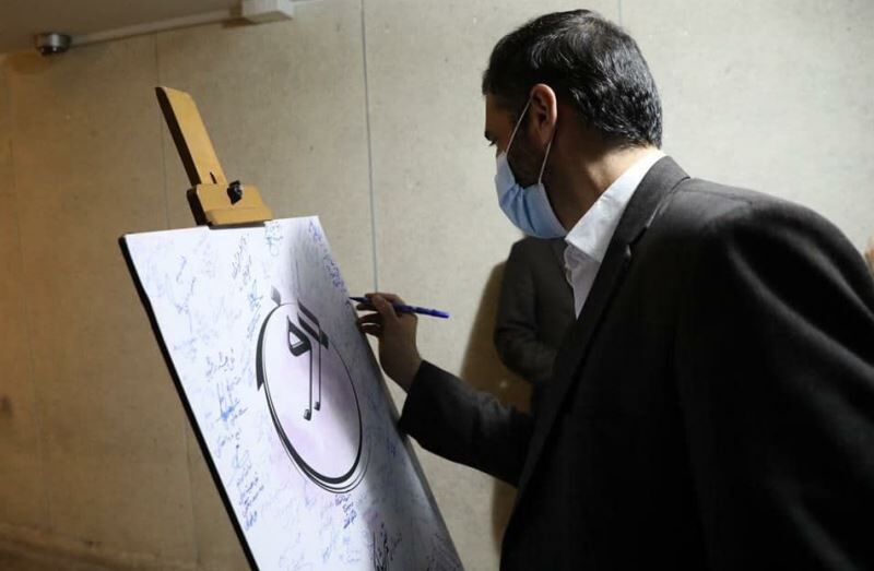 قدردان هنرمندانی هستیم که چراغ تئاتر را روشن نگه داشته‌اند