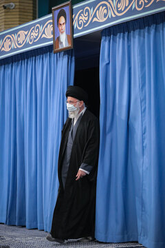 Ayatollah Khamenei receives members of Assembly of Experts