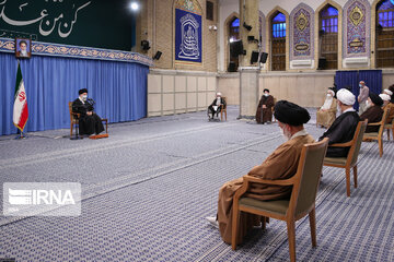 Ayatollah Khamenei receives members of Assembly of Experts