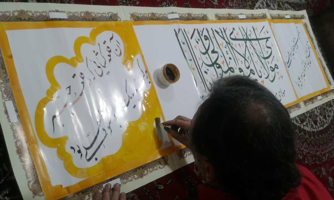 خوشنویس آباده‌ای اثر دیگری با ناخن شست نوشت 