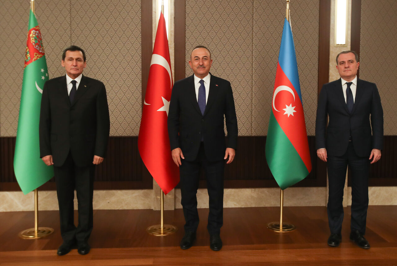 وزیران خارجه ترکمنستان , جمهوری آذربایجان و ترکیه دیدار کردند