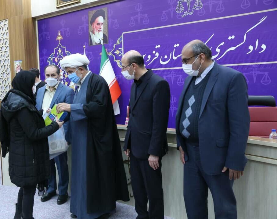 ۶۷ تبلت به دانش آموزان نیازمند و کم برخوردار قزوین اهدا شد