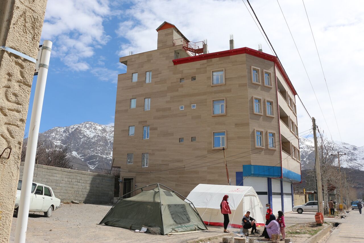 بسیج سازندگی سمنان ۱۲ خانه در مناطق زلزله زده سی سخت احداث کرد