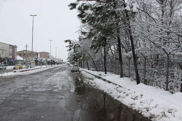 بارش برف و شادی مردم آستارا‎