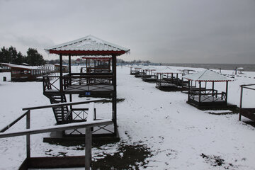 بارش برف و شادی مردم آستارا‎