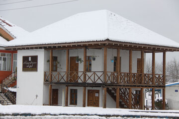 بارش برف و شادی مردم آستارا‎