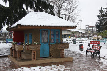 بارش برف و شادی مردم آستارا‎