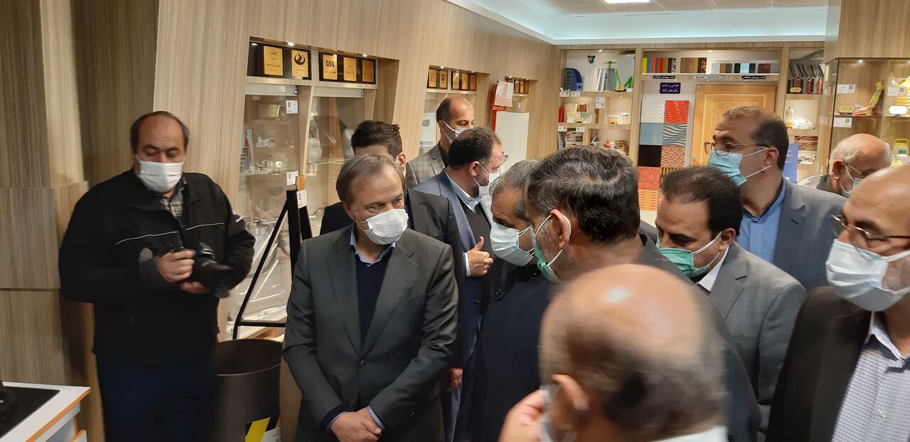 وزیر صنعت از نمایشگاه توانمندی صنایع قزوین بازدید کرد