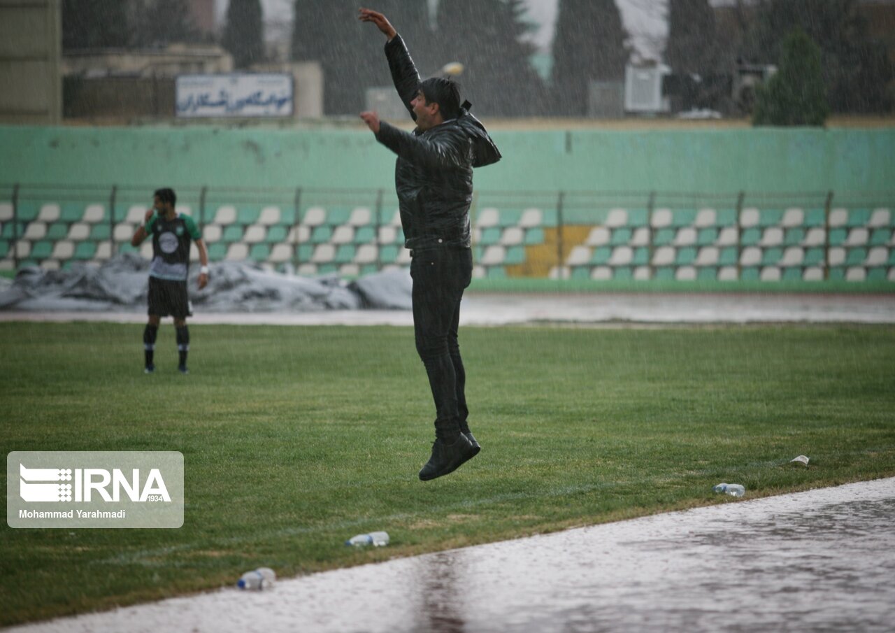 سرمربی خوشه طلایی ساوه: از تساوی با خیبر خرم‌آباد راضی هستیم