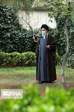 Supreme Leader plants trees on national tree planting day