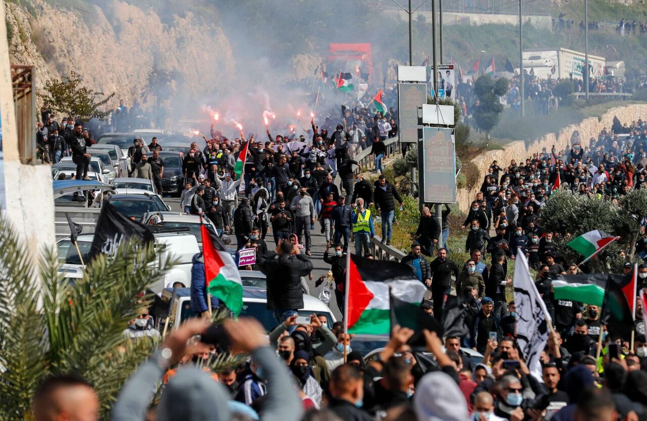 تظاهرات فلسطینیان در حمایت از نابلس/ زخمی شدن ده‌ها نفر در درگیرهای کرانه باختری