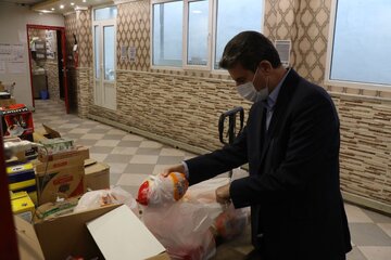 بازدید سرزده استاندار آذربایجان غربی از روند توزیع روغن و مرغ در ارومیه