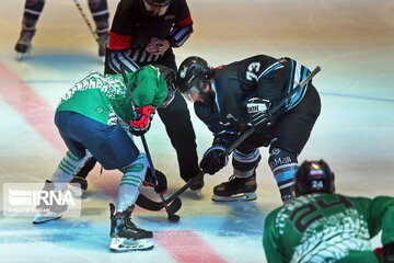 La finale du 12e championnat de hockey sur glace en Iran