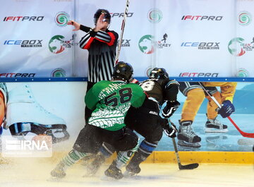 La finale du 12e championnat de hockey sur glace en Iran