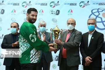 La finale du 12e championnat de hockey sur glace en Iran