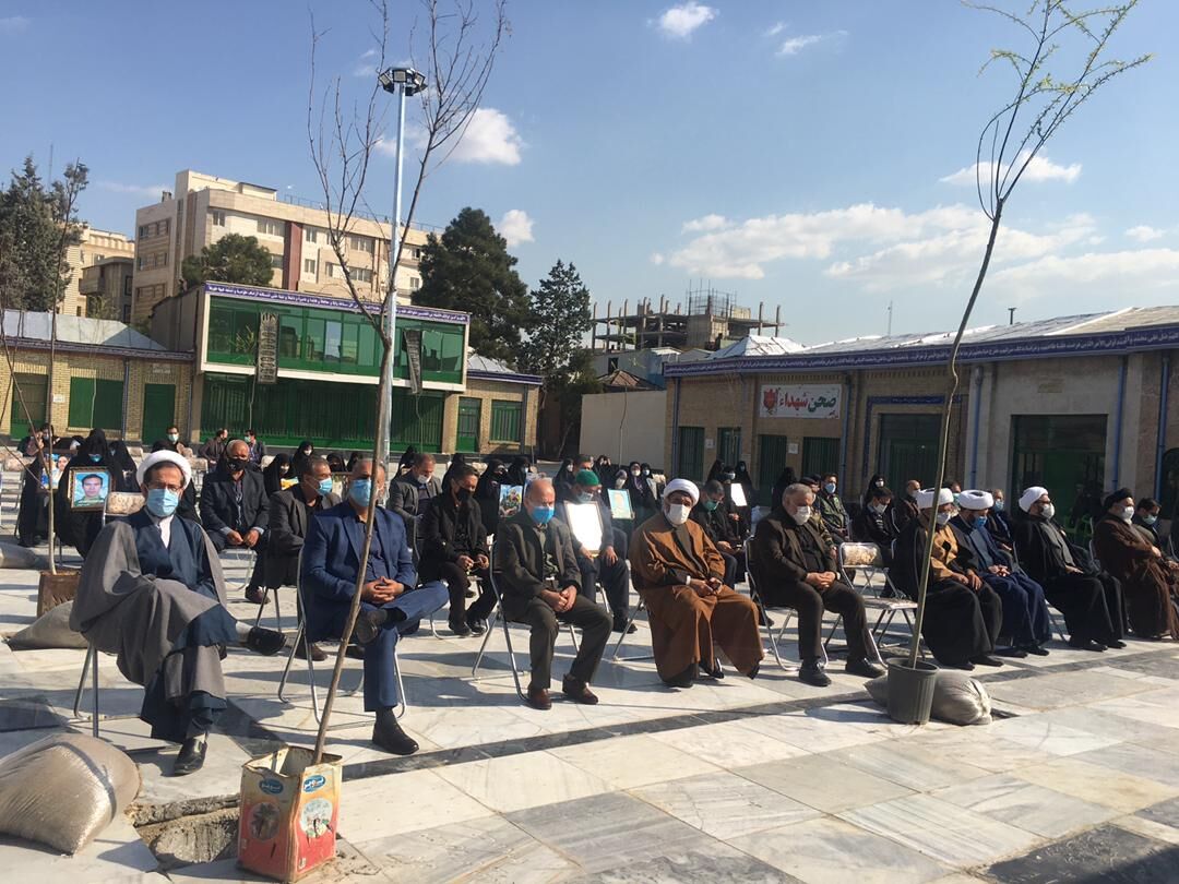 طرح اشتغالزایی و کاشت درخت در امامزاده عبدالله (ع) شهرری  اجرا شد