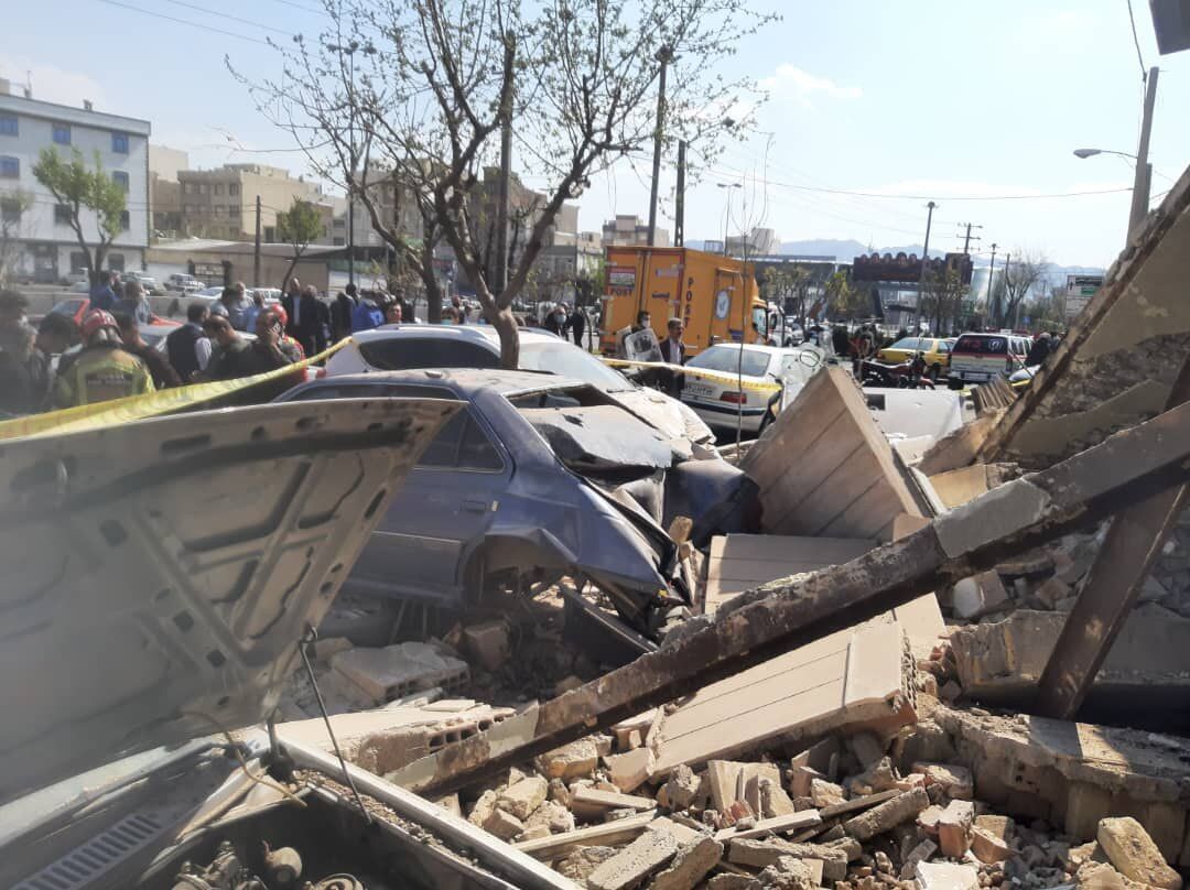 ریزش آوار در تهران منجر به تخریب یک مغازه و چند خودرو شد + فیلم