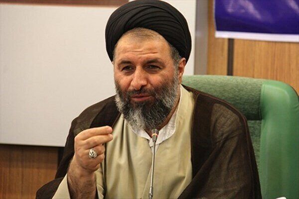 روحانیان مستقر در کلانتری‌ها در تحقق پلیس تراز انقلاب اسلامی یاری کنند