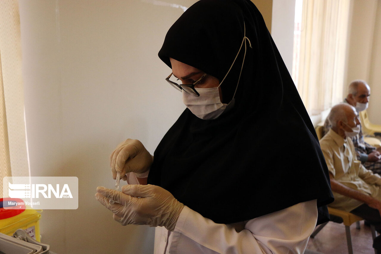 واکسیناسیون کادر درمان آذربایجان‌شرقی علیه کرونا رو به پایان است