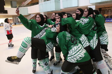 Finale de la compétition de patinage artistique féminin en Iran