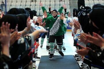 Finale de la compétition de patinage artistique féminin en Iran