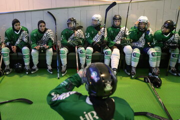 Finale de la compétition de patinage artistique féminin en Iran