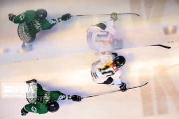 Competiciones femeninas de hockey sobre hielo en Teherán
