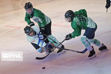 Competiciones femeninas de hockey sobre hielo en Teherán
