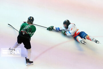 Competiciones femeninas de hockey sobre hielo en Teherán
