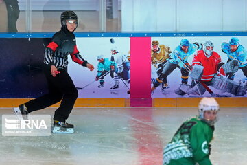 Competiciones femeninas de hockey sobre hielo en Teherán
