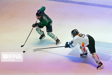 Competiciones femeninas de hockey sobre hielo en Teherán

