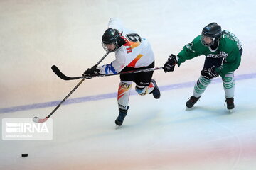 Competiciones femeninas de hockey sobre hielo en Teherán
