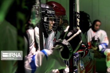 Competiciones femeninas de hockey sobre hielo en Teherán
