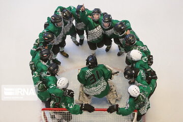 Competiciones femeninas de hockey sobre hielo en Teherán
