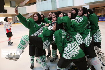 Competiciones femeninas de hockey sobre hielo en Teherán
