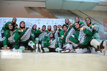 Competiciones femeninas de hockey sobre hielo en Teherán
