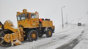 جاده‌های مازندران گرفتار در برف و ترافیک خودرویی