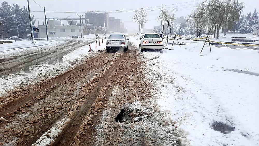 تردد در محورهای ارتباطی اسفراین‌ فقط با زنجیر چرخ مسیر است 
